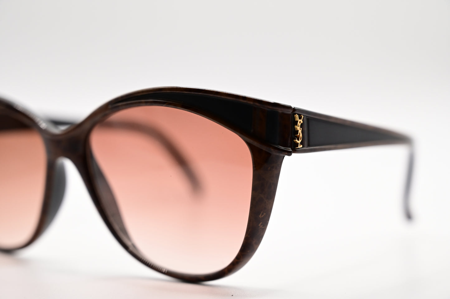 Yves Saint Laurent 8707-9